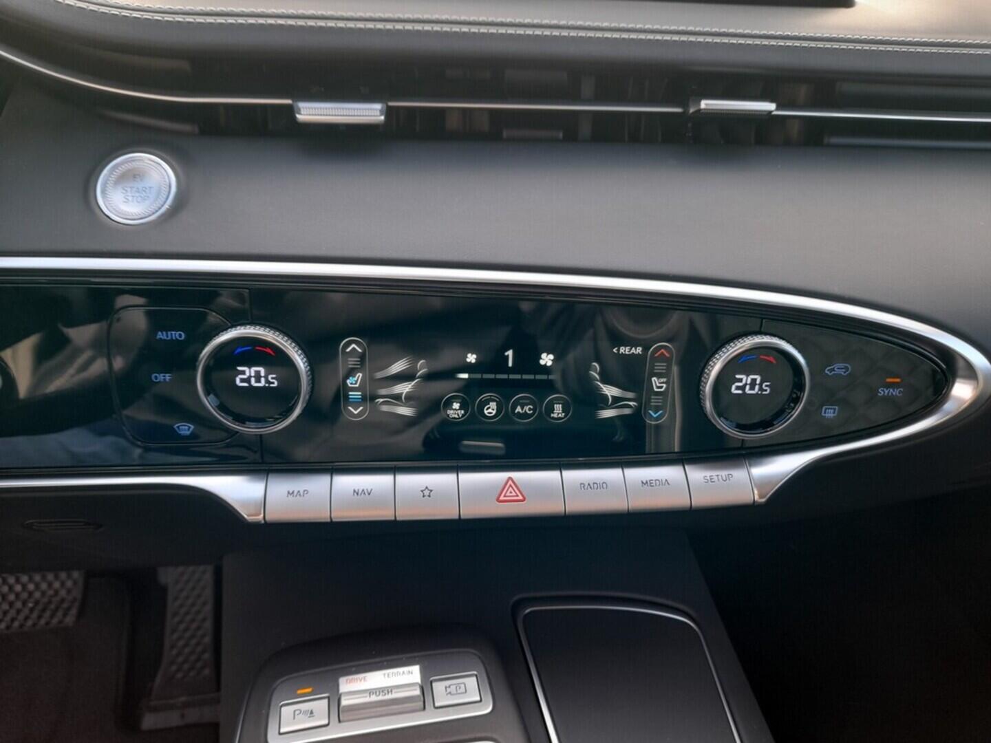 O919V05657_27.webp_GENESIS GV70   360 kW