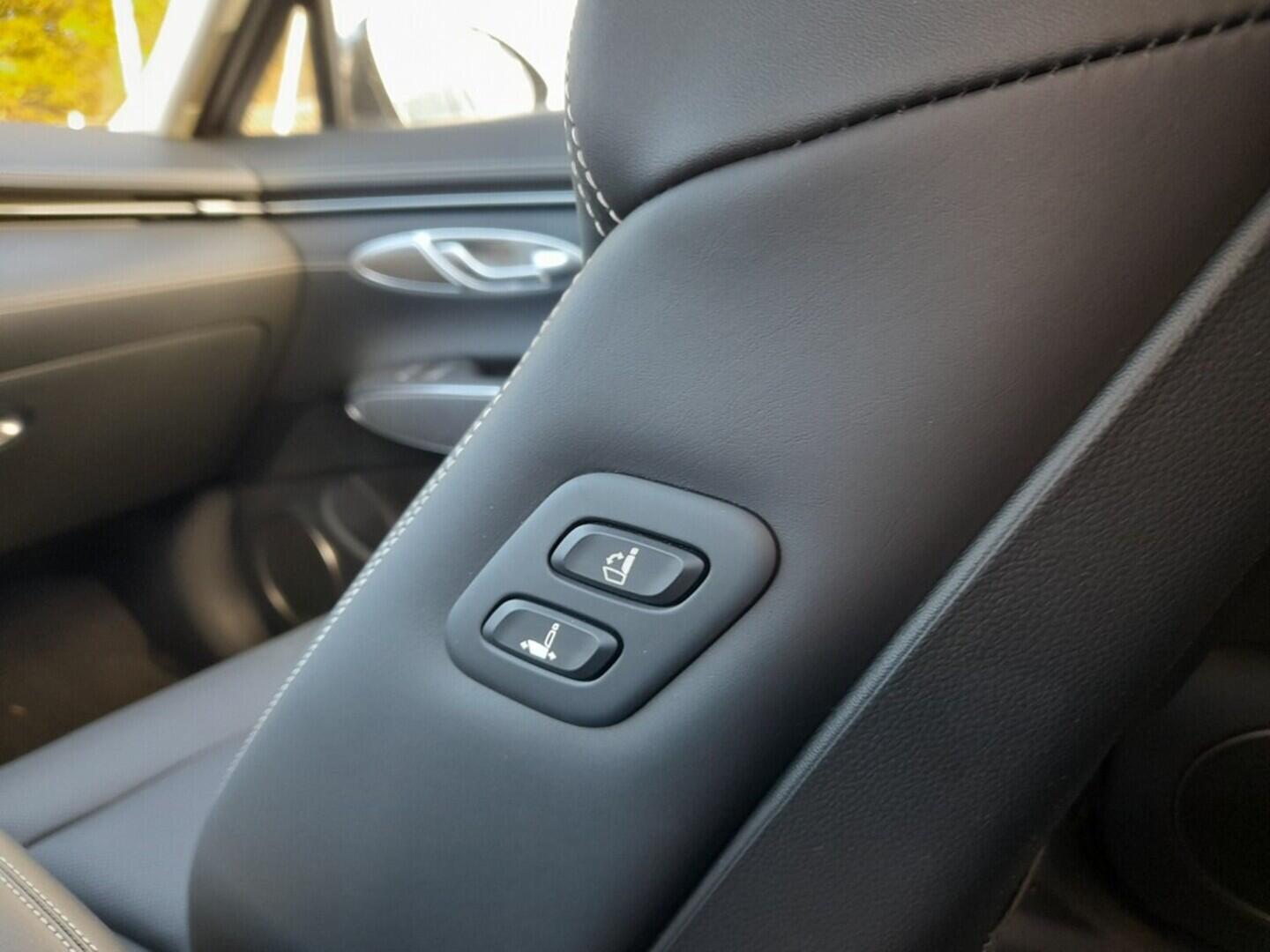 O919V05657_36.webp_GENESIS GV70   360 kW