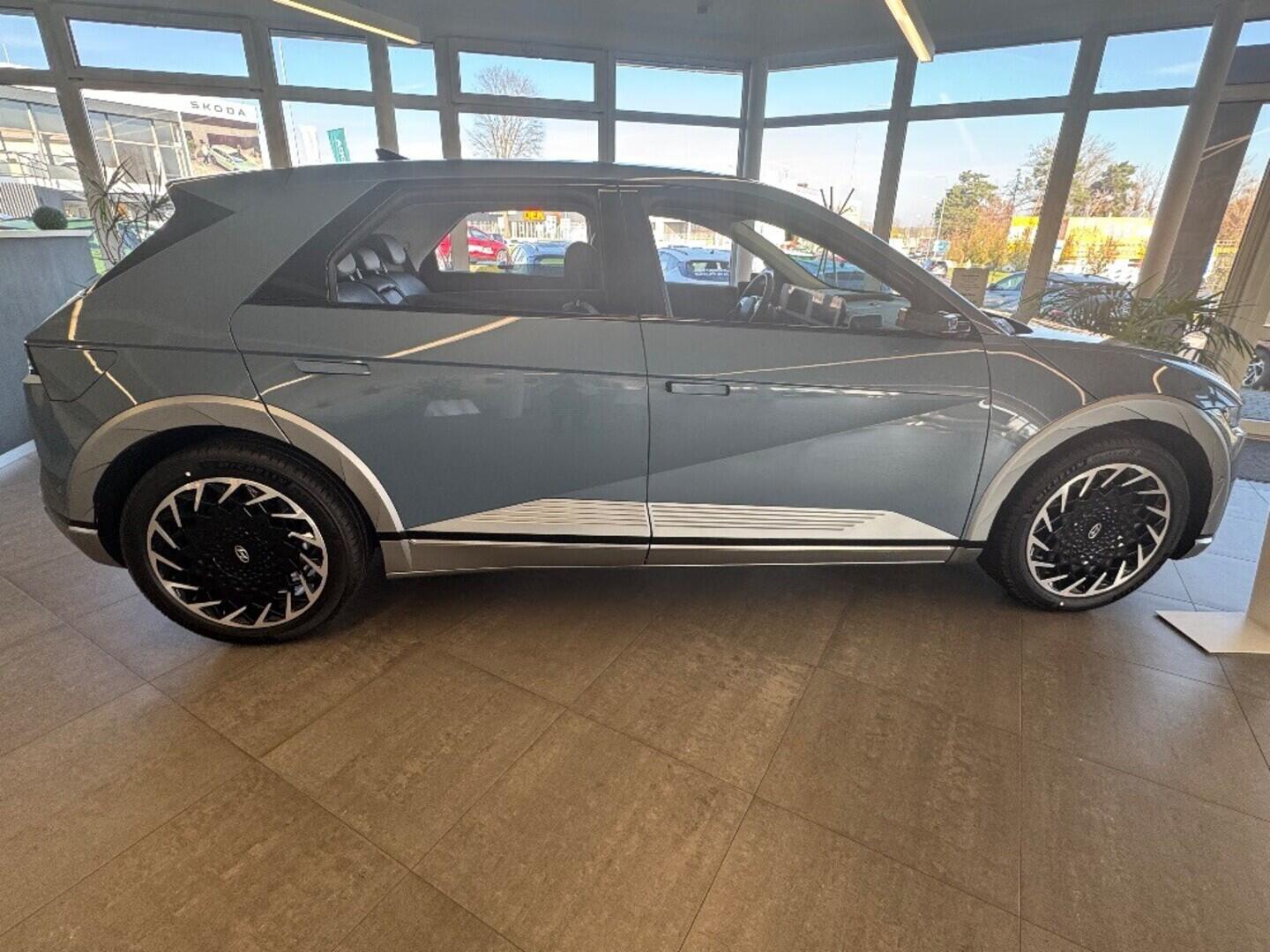 O919V05826_15.webp_IONIQ 5 MY23 STYLE POWER (77 kW 0 kW