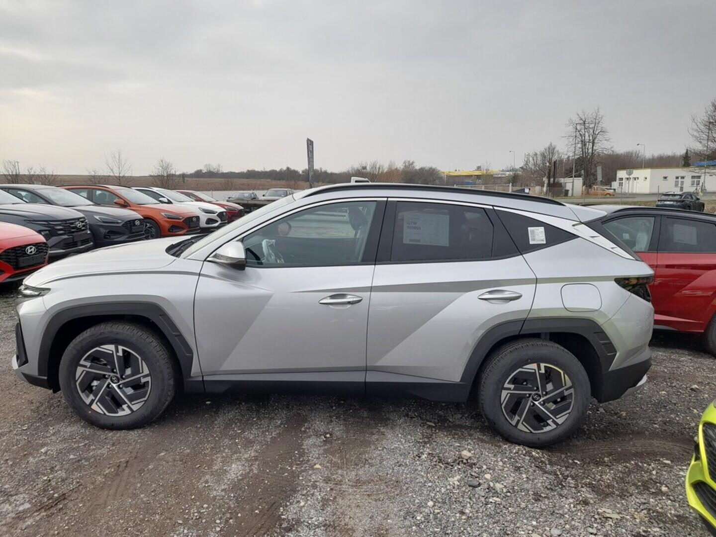 O919V05855_15.webp_TUCSON NX4 Style 1,6 T-GDI 118 kW TUCSON MY25 STYLE 1,6 T-GDI 118 kW 6 Man