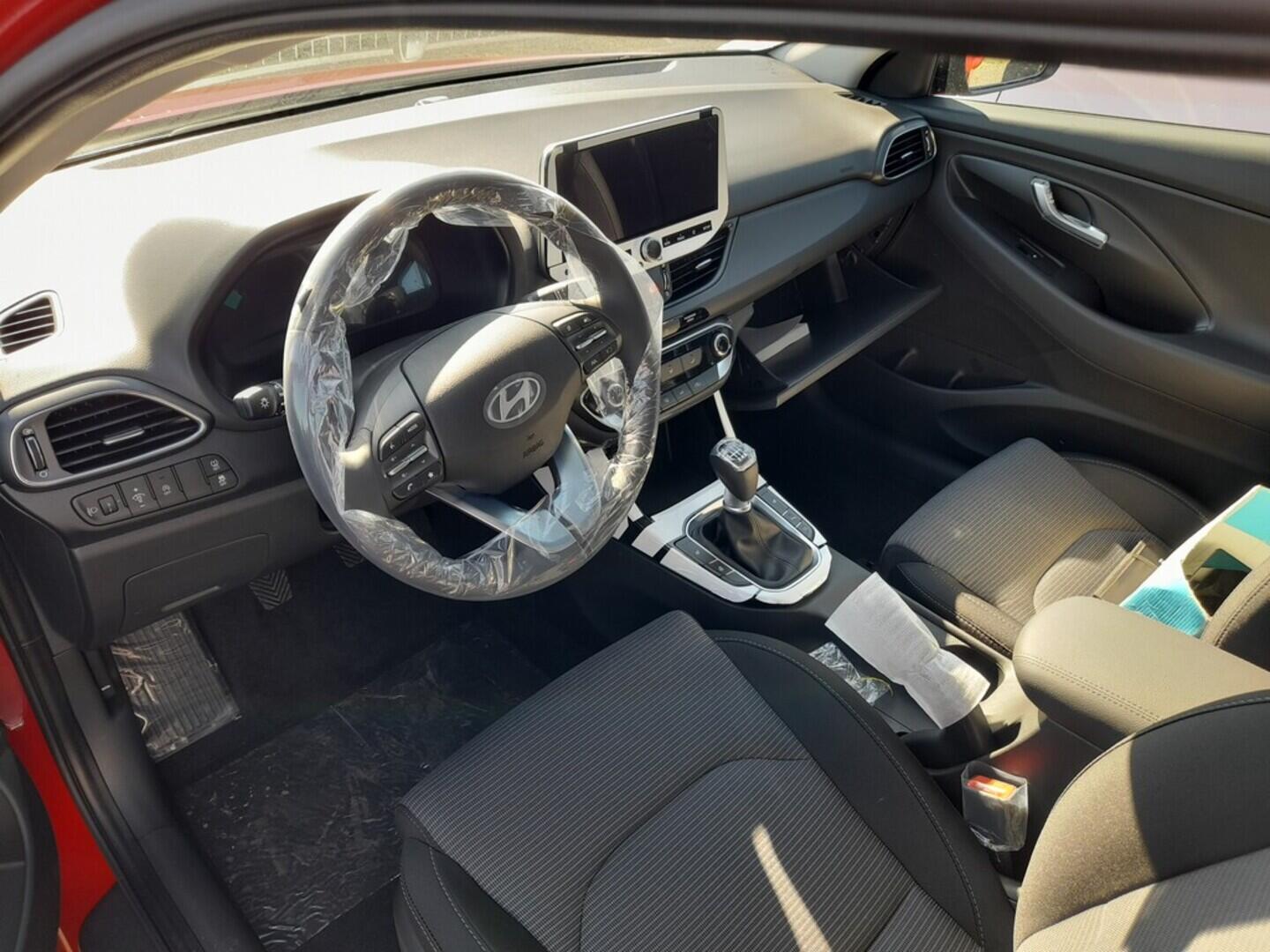 O919V05860_19.webp_i30 FB PD PE GO Czech! 1,0 T-GDI 74 kW