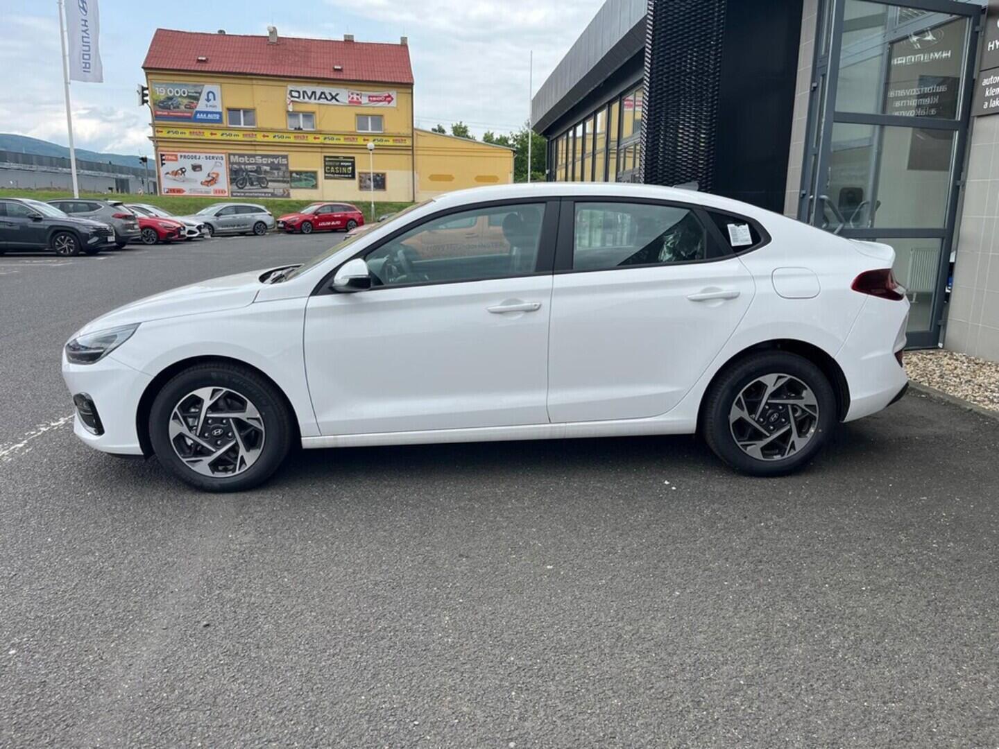 O919V05865_11.webp_i30 FB MY25 FAMILY 1,0 T-GDI Man