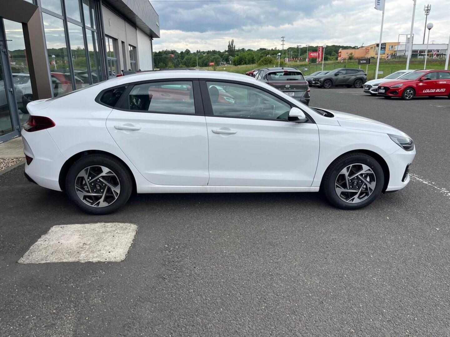 O919V05865_14.webp_i30 FB MY25 FAMILY 1,0 T-GDI Man