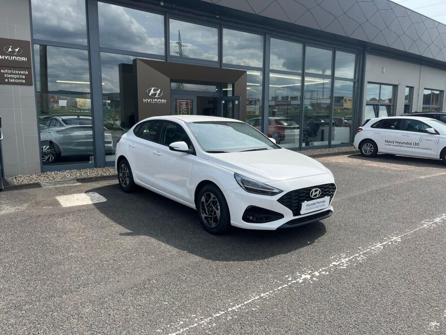 O919V05868_12.webp_i30 FB FAMILY 1,5 T-GDI MHEV 103kW