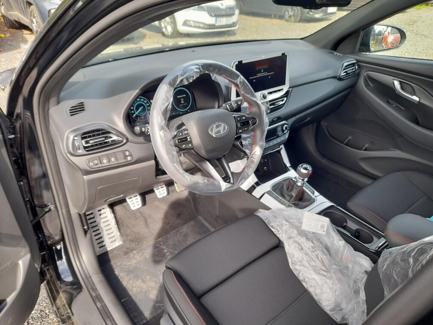 O919V06012_18.webp_i30 FB PD PE N Line 1,5 T-GDI MHEV 103 kW