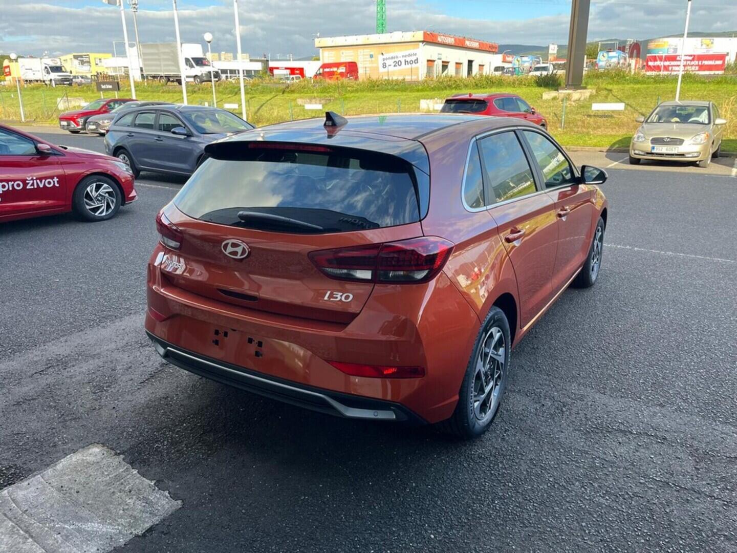 O919V06017_15.webp_I30 HB 1,5I 70kW STYLE