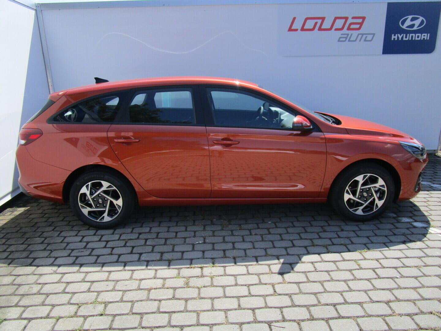OA41005503_15.webp_I30 WG FL 1,5I COMFORT 16" ALU 1,5i  kW