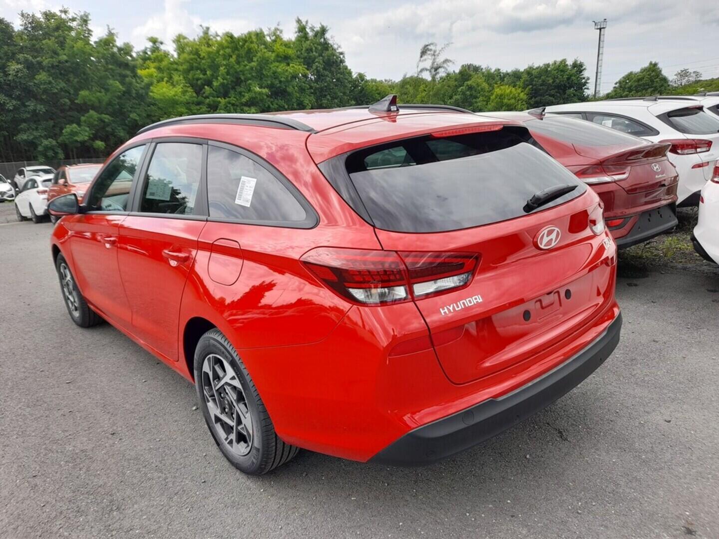 OA41005506_14.webp_i30 WG PD PE Family 1,5 T-GDI MHEV 103 kW