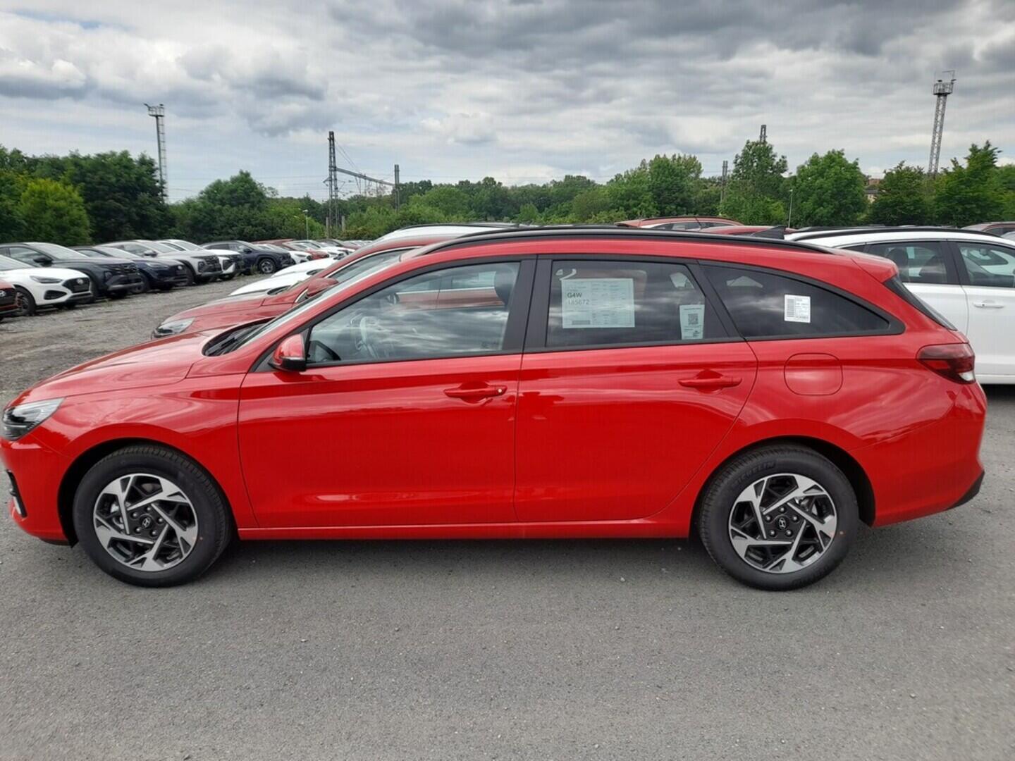 OA41005506_15.webp_i30 WG PD PE Family 1,5 T-GDI MHEV 103 kW