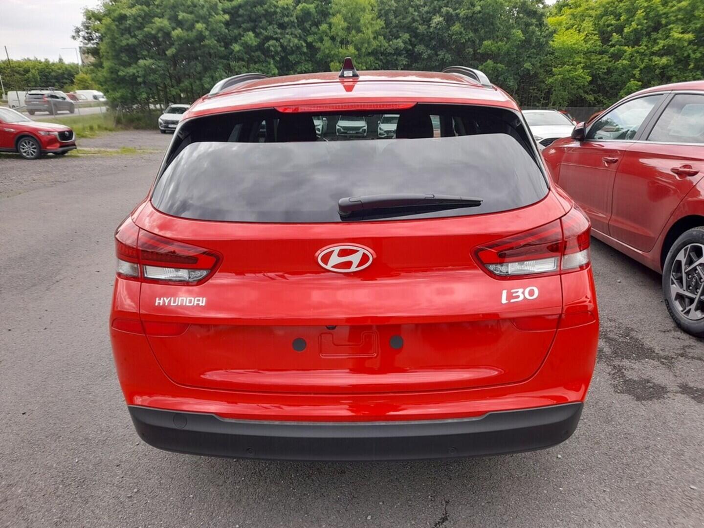 OA41005506_16.webp_i30 WG PD PE Family 1,5 T-GDI MHEV 103 kW