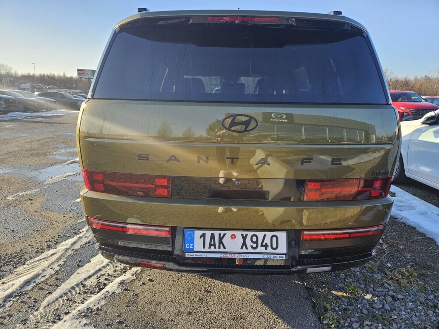 OA41005591_14.webp_SANTA FE HEV MX5 Calligraphy 1,6 T-GDI HEV 158 kW  7 místné