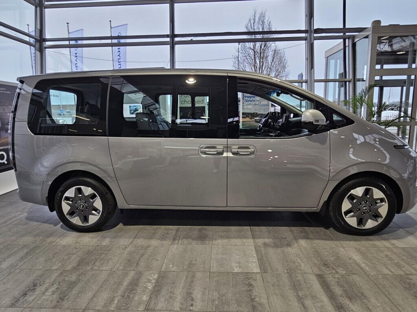 OA41005674_13.webp_Staria HEV Tour 9 US4 Style Premium 1,6 T-GDI HEV 9míst 158 kW