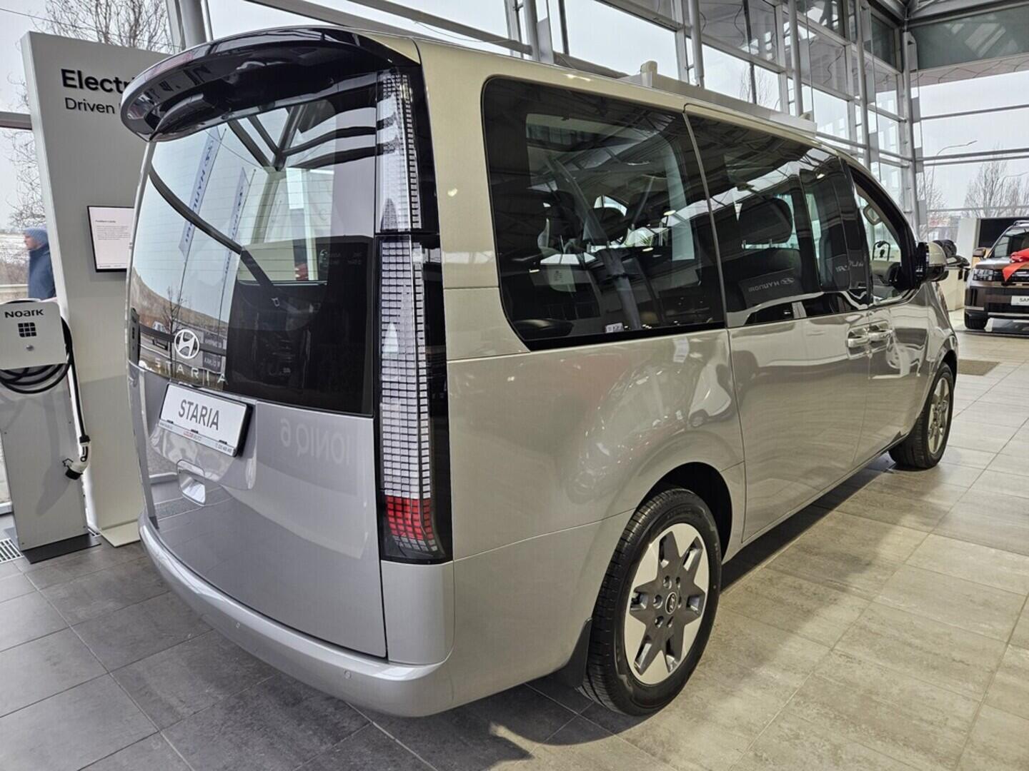 OA41005674_14.webp_Staria HEV Tour 9 US4 Style Premium 1,6 T-GDI HEV 9míst 158 kW