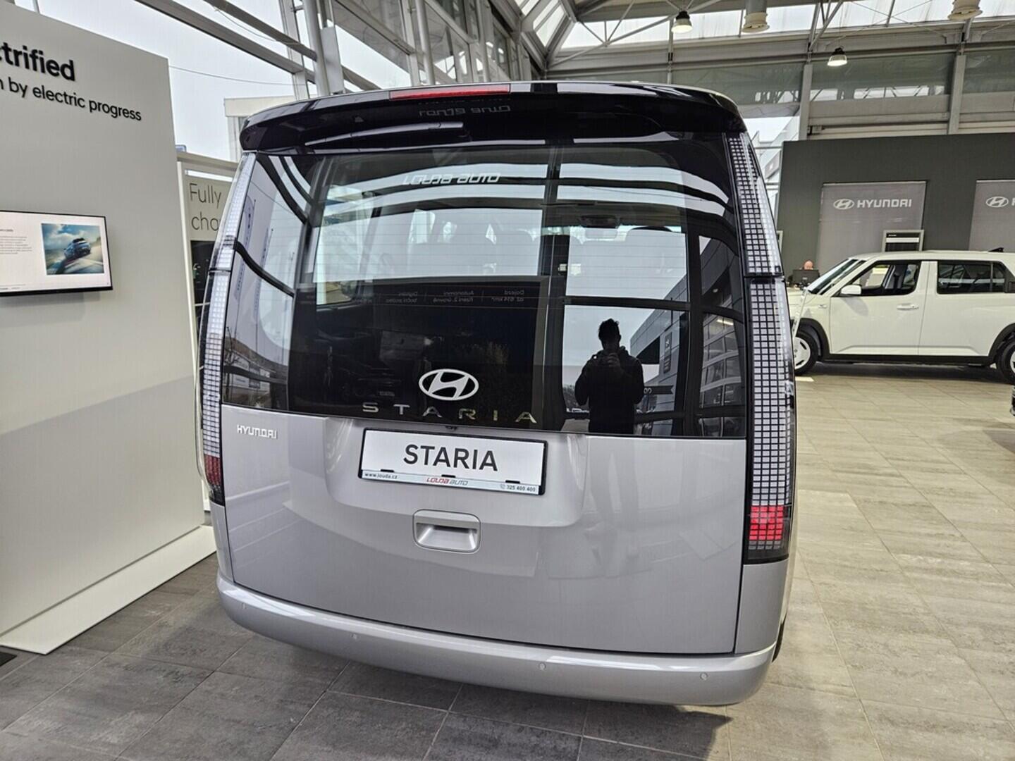 OA41005674_16.webp_Staria HEV Tour 9 US4 Style Premium 1,6 T-GDI HEV 9míst 158 kW