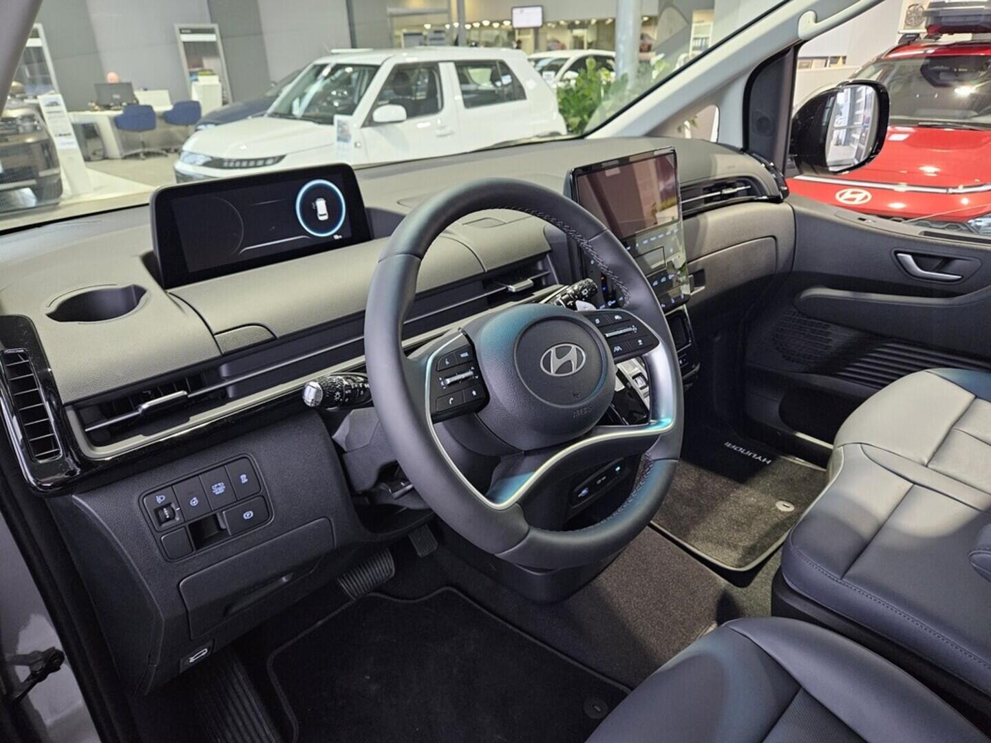 OA41005674_17.webp_Staria HEV Tour 9 US4 Style Premium 1,6 T-GDI HEV 9míst 158 kW