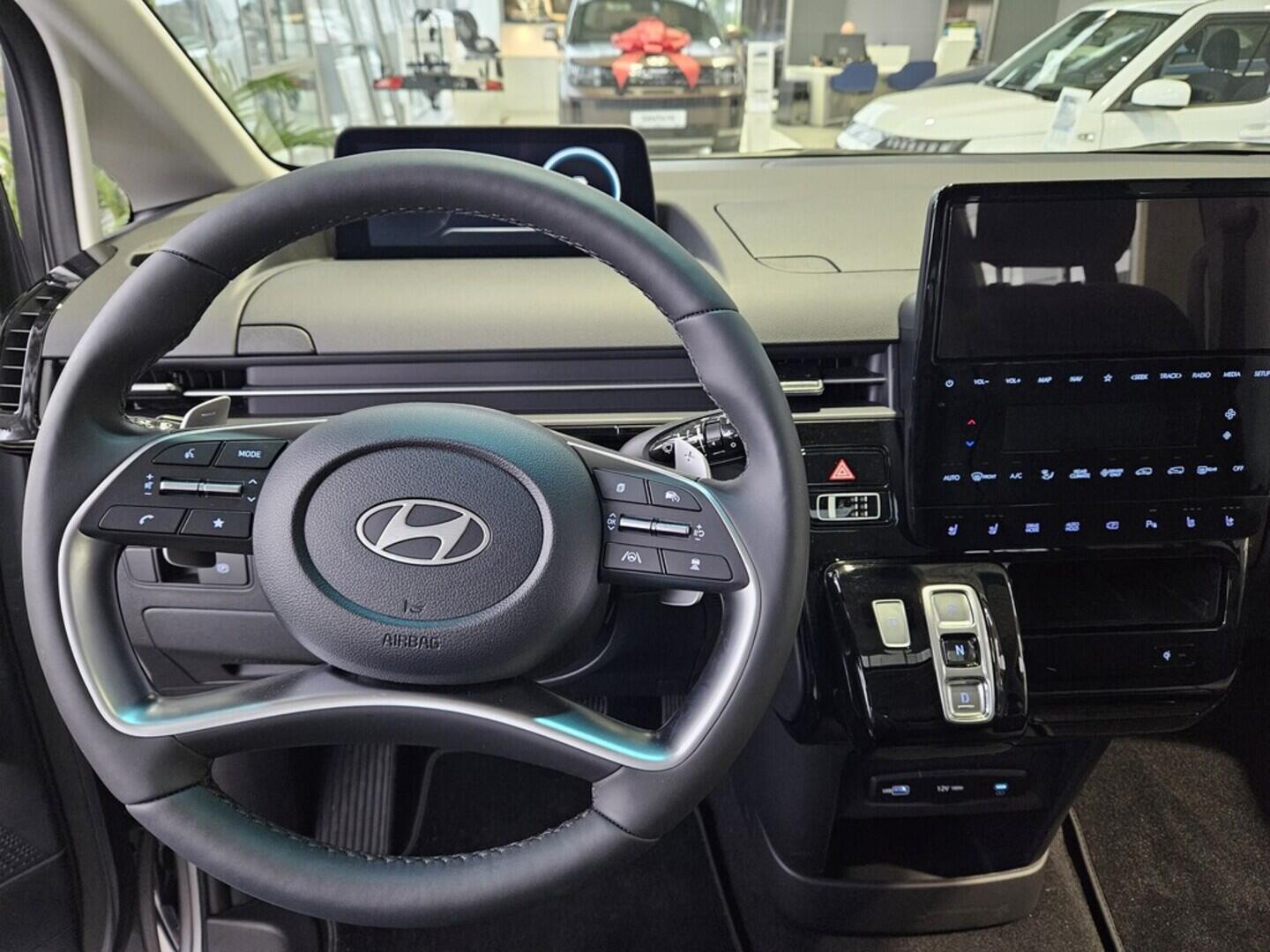 OA41005674_18.webp_Staria HEV Tour 9 US4 Style Premium 1,6 T-GDI HEV 9míst 158 kW