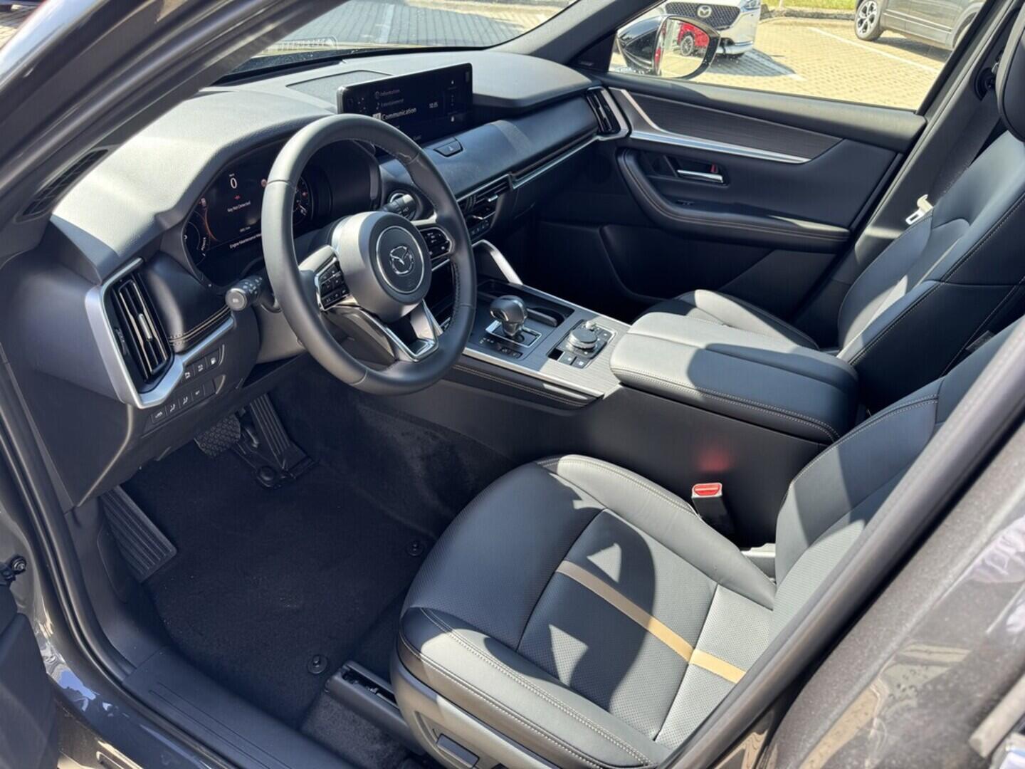OB71000649_17.webp_CX-80 AWD Homura Plus 2.5L e-Skyactiv PHEV 327 141 kW