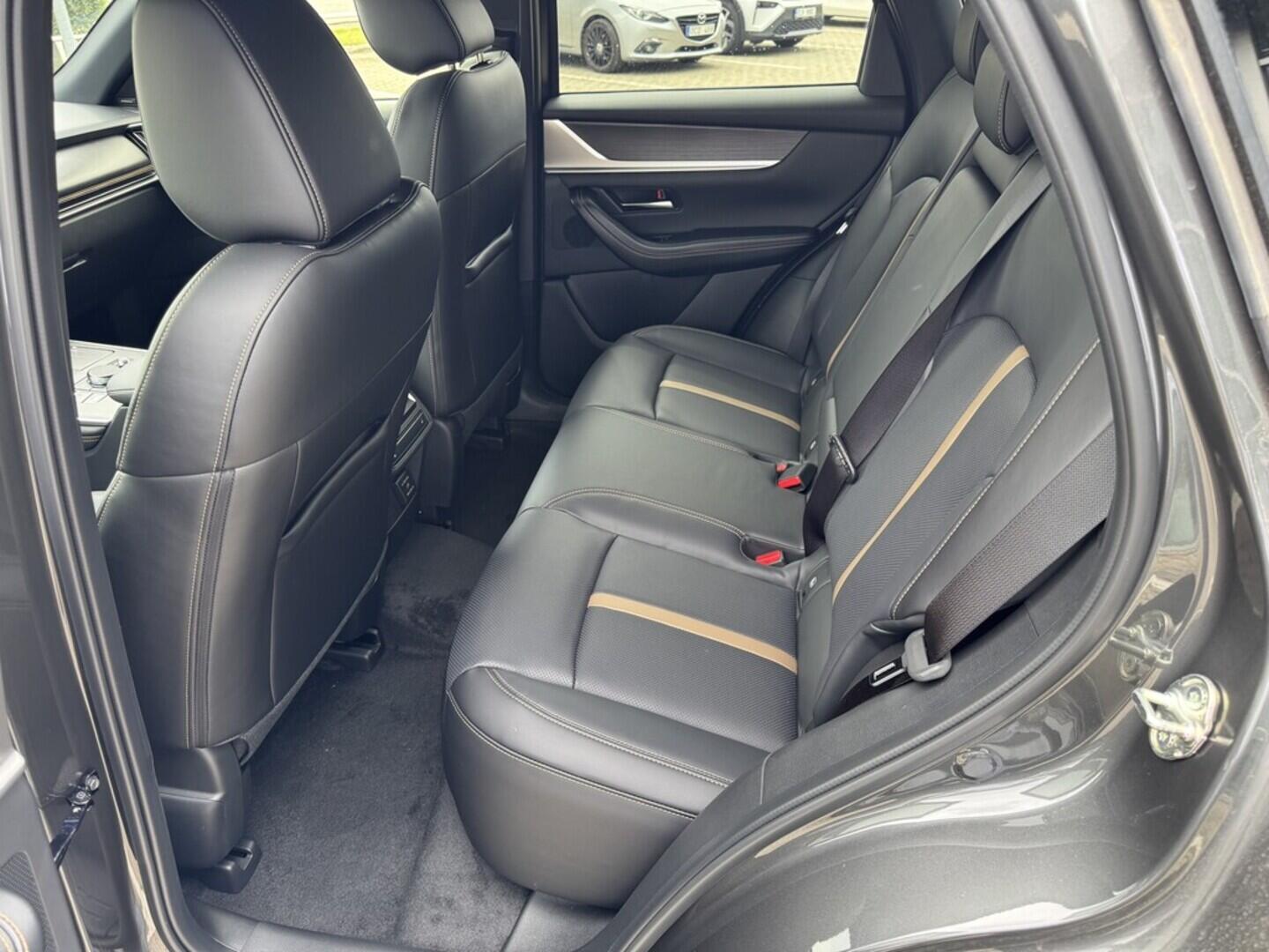 OB71000652_17.webp_CX-60 Homura Plus  2,5 e-Skyactiv PHEV 327  kW