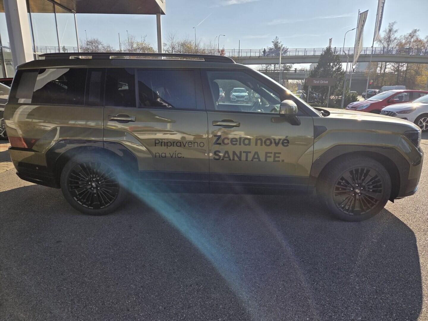 OC41002159_13.webp_SANTA FE HEV MX5 Calligraphy 1,6 T-GDI HEV 6míst  kW