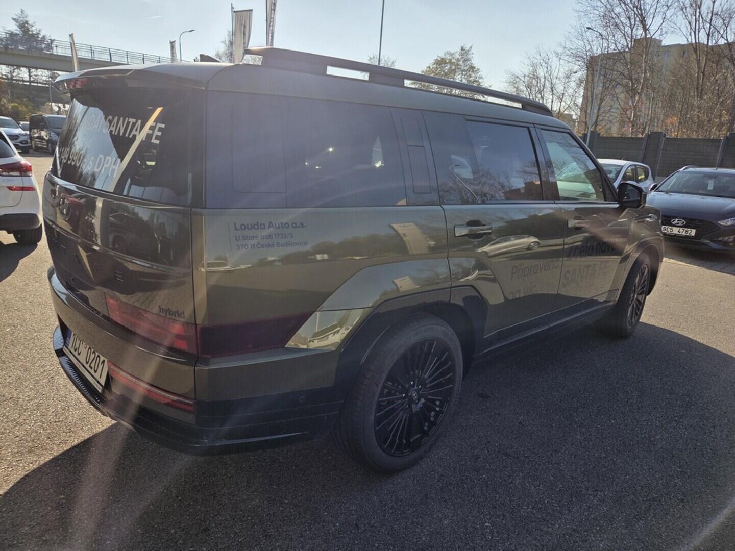 OC41002159_14.webp_SANTA FE HEV MX5 Calligraphy 1,6 T-GDI HEV 6míst  kW