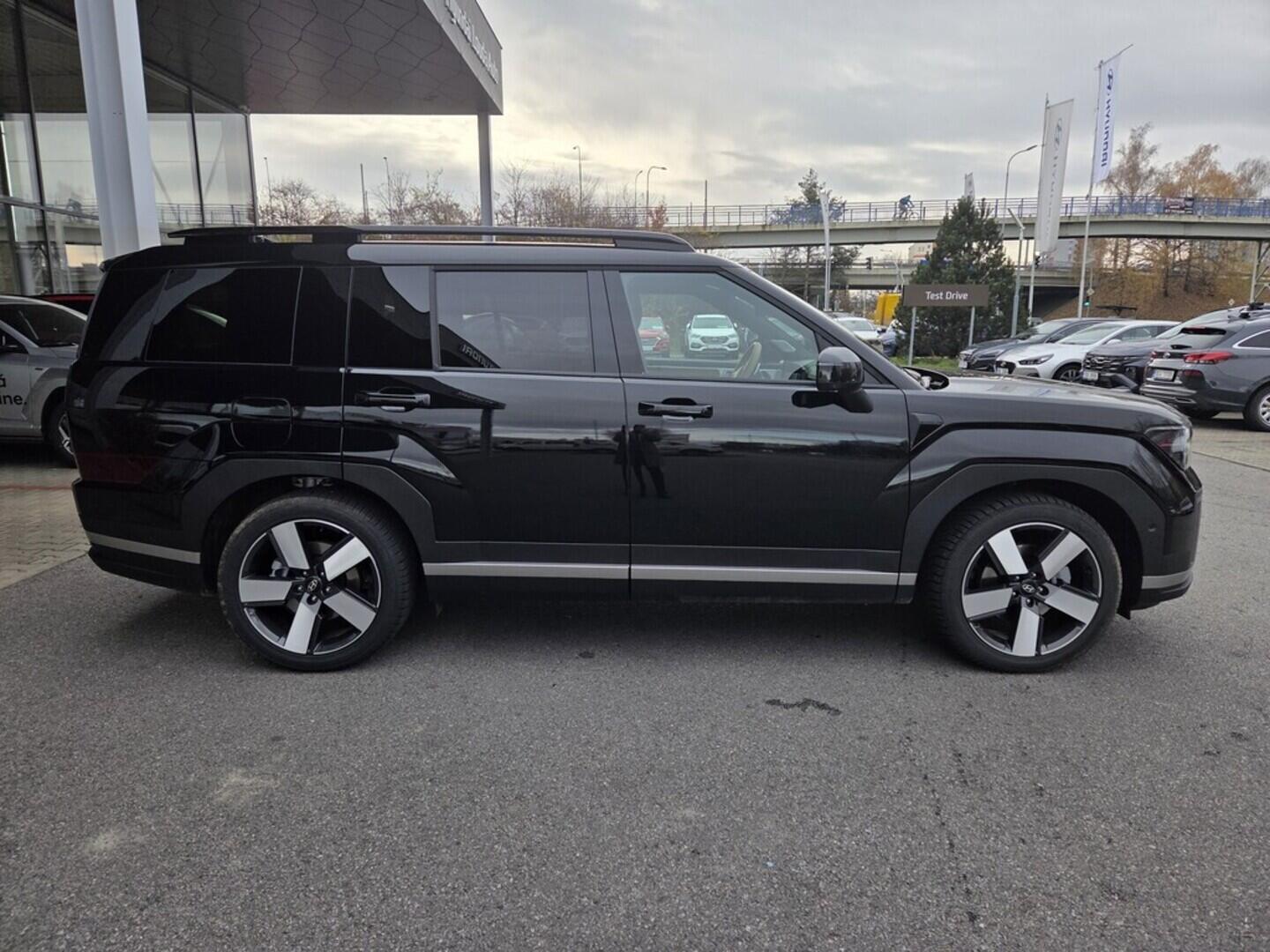 OC41002958_13.webp_SANTA FE PHEV MX5 STYLE 1,6 T-GDI PHEV 7míst  kW