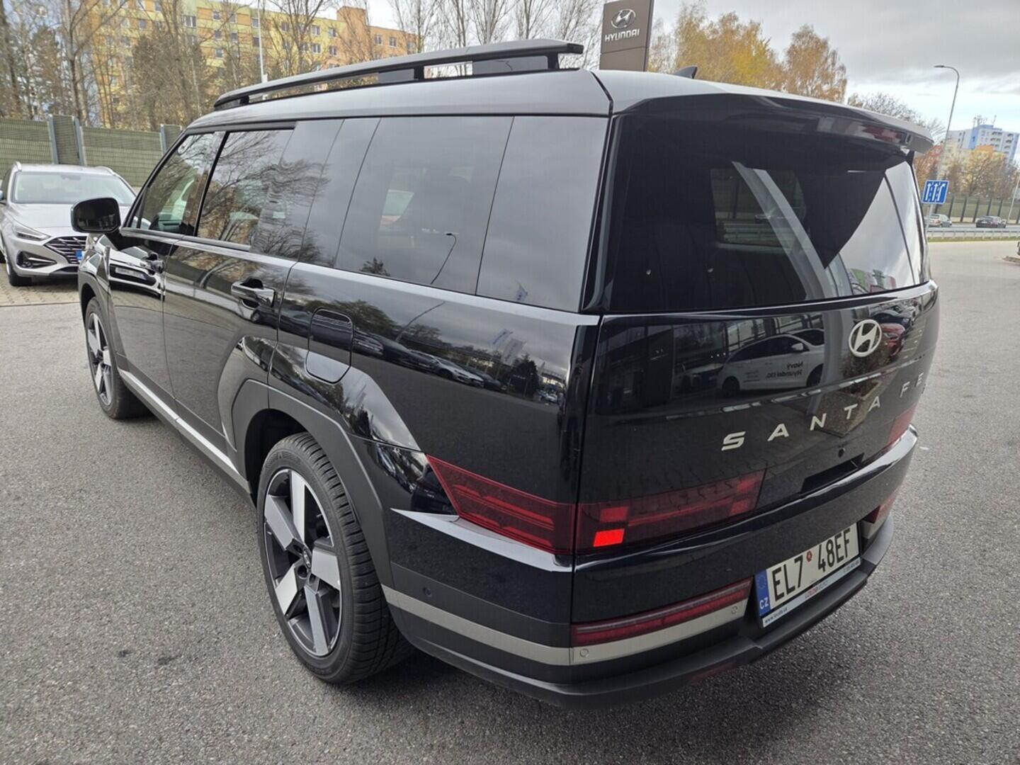 OC41002958_16.webp_SANTA FE PHEV MX5 STYLE 1,6 T-GDI PHEV 7míst  kW