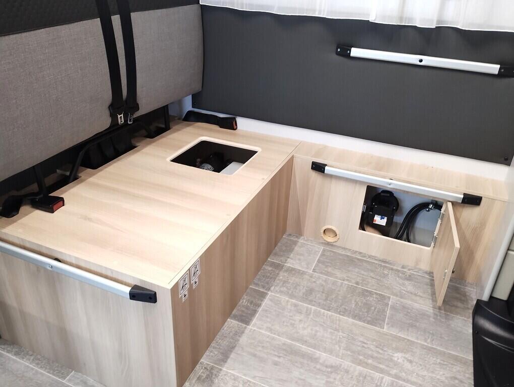 OF06300040_25.webp_Itineo PJ700  Peugeot 103 kW