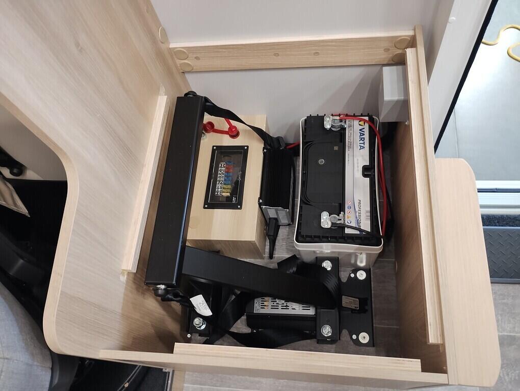 OF06300040_26.webp_Itineo PJ700  Peugeot 103 kW