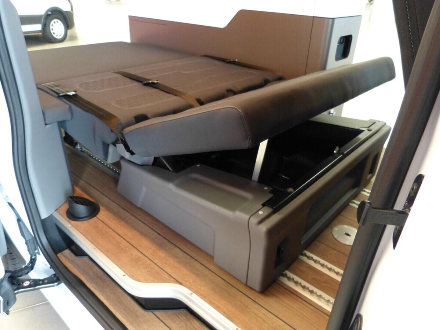 OF06300043_28.webp_CITY CAMP SELECT FWD FORD 100 kW