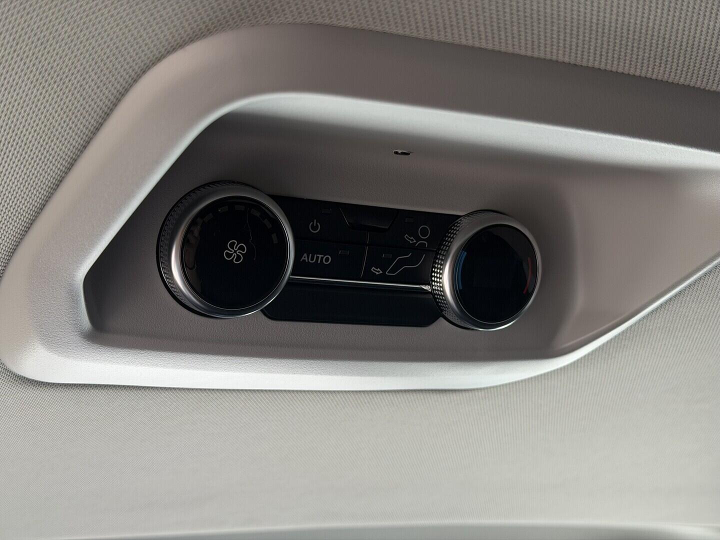 OG51000811_27.webp_Tourneo Custom V710 TOURNEO 2,0 EcoBlue 125 kW