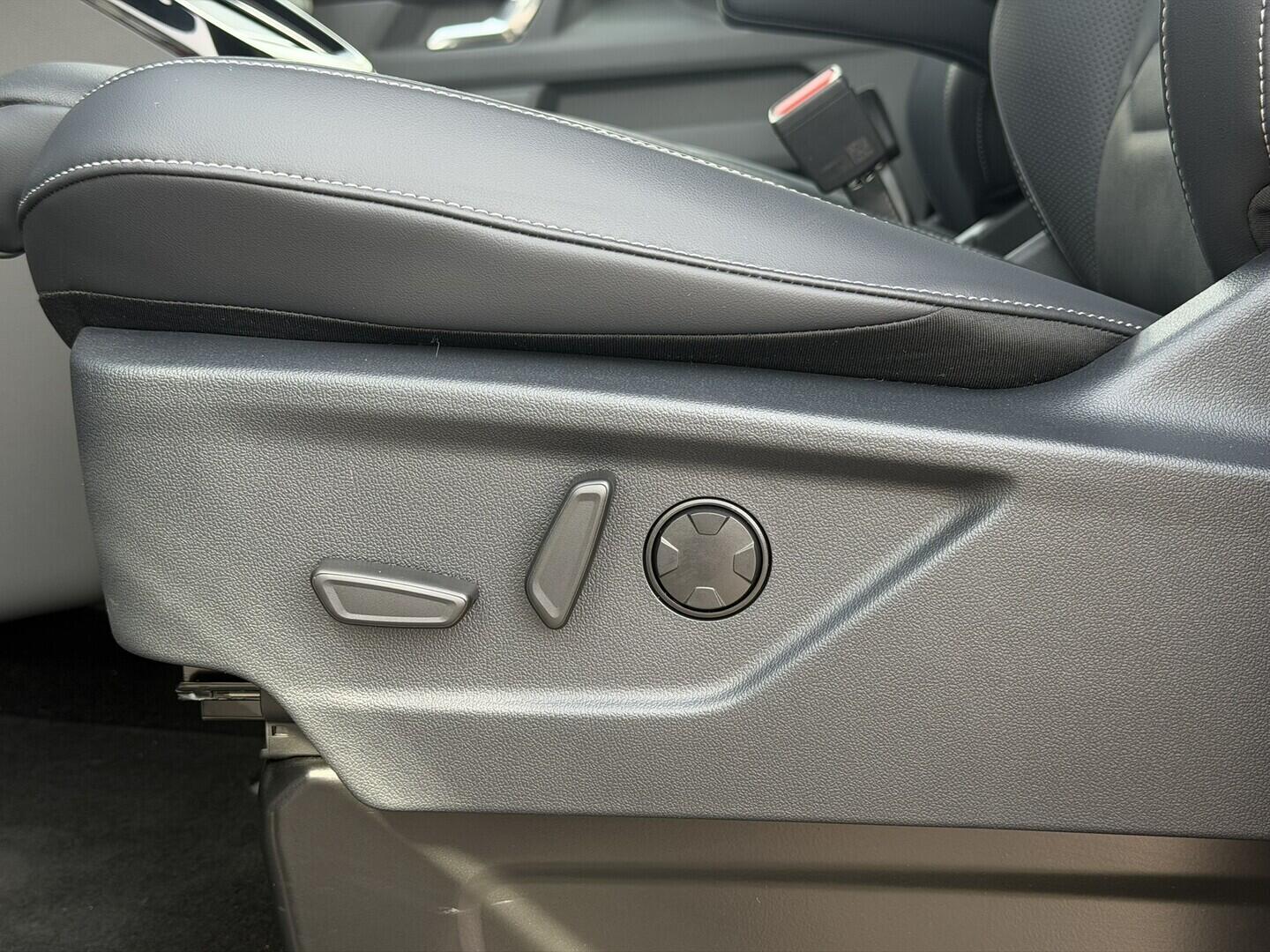 OG51000811_29.webp_Tourneo Custom V710 TOURNEO 2,0 EcoBlue 125 kW