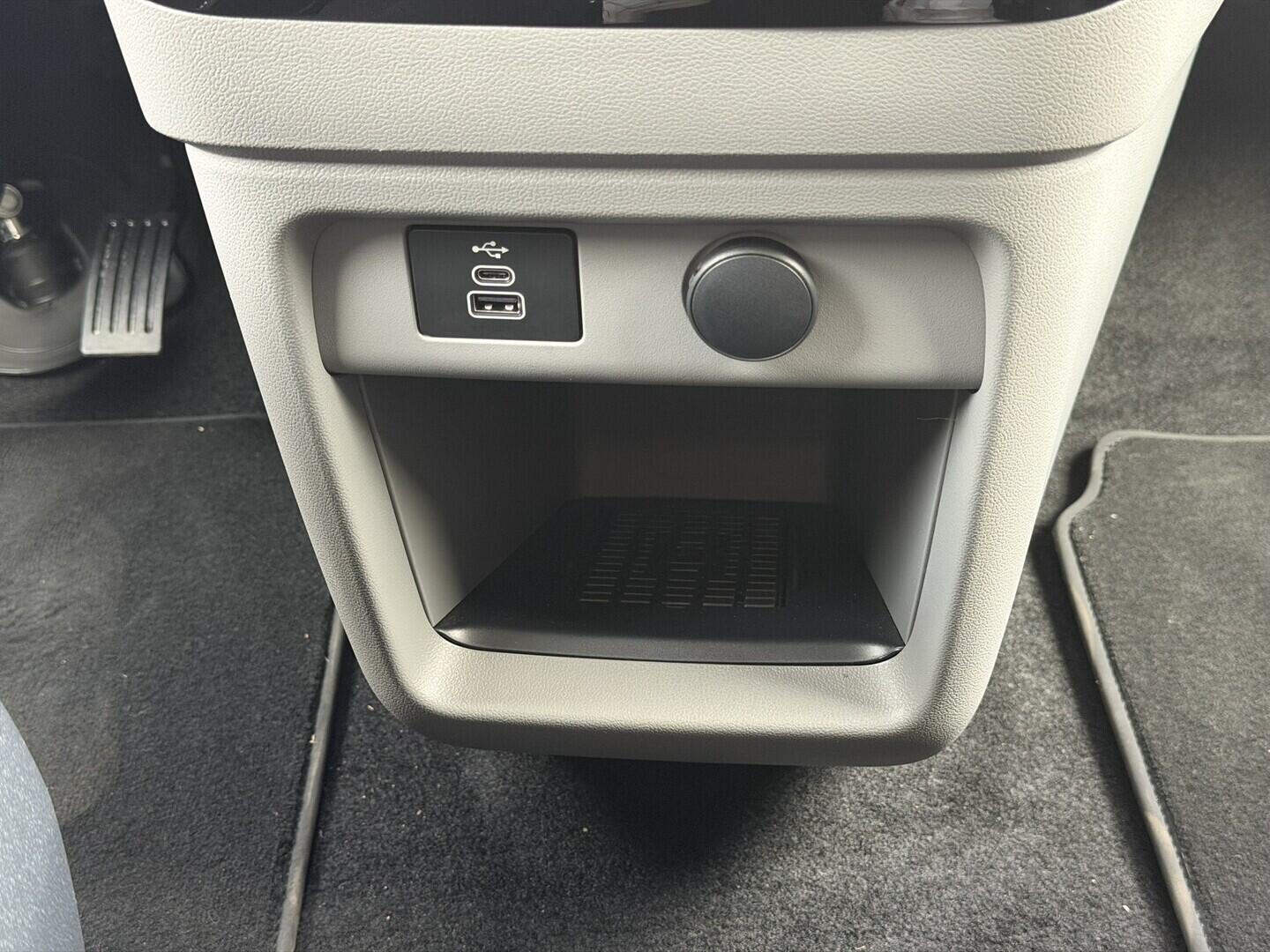 OG51000811_37.webp_Tourneo Custom V710 TOURNEO 2,0 EcoBlue 125 kW