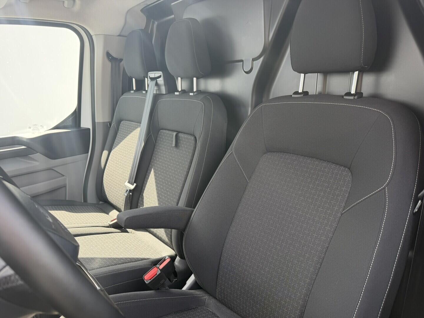 OG51001428_28.webp_Transit Custom Van V710 Van 64 kWh,0 Elektromotor 100 kW