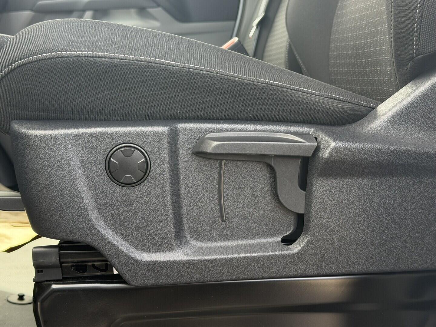 OG51001428_29.webp_Transit Custom Van V710 Van 64 kWh,0 Elektromotor 100 kW