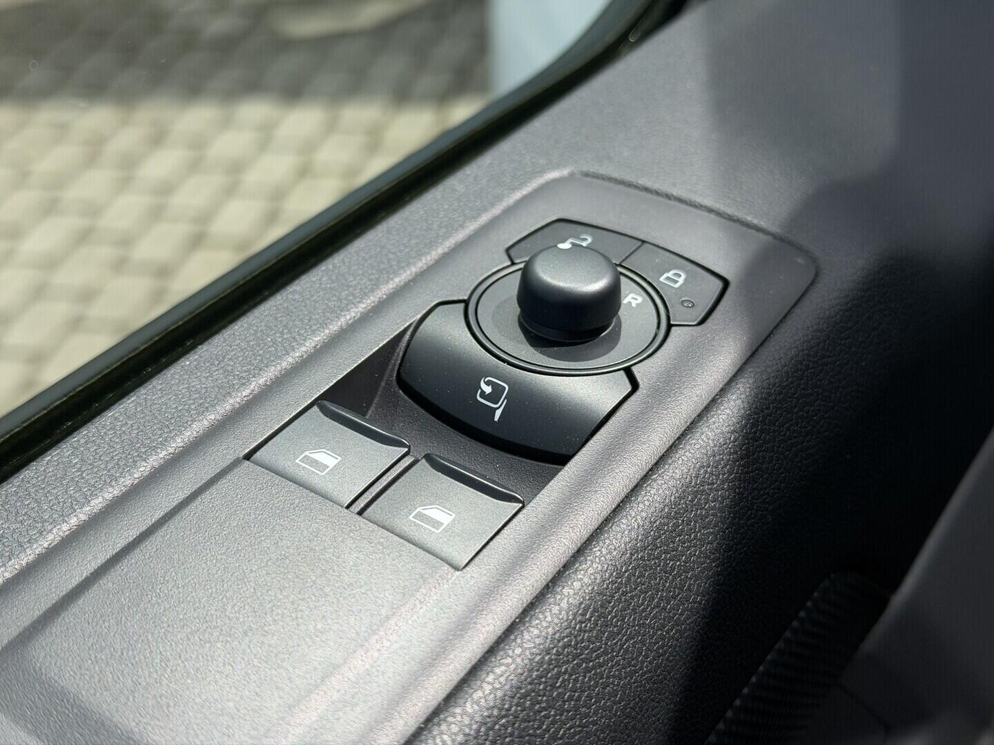 OG51001428_31.webp_Transit Custom Van V710 Van 64 kWh,0 Elektromotor 100 kW