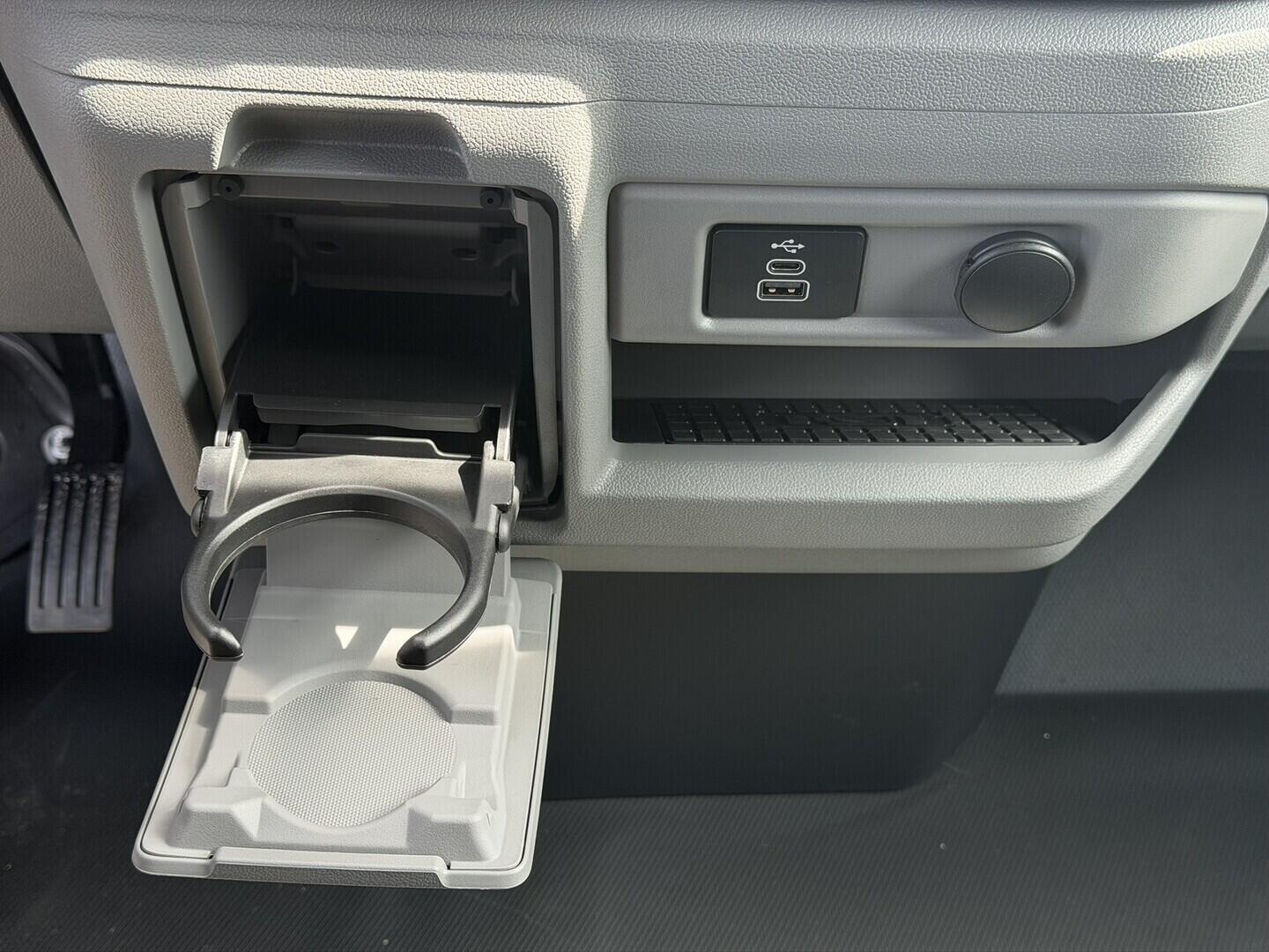 OG51001428_37.webp_Transit Custom Van V710 Van 64 kWh,0 Elektromotor 100 kW