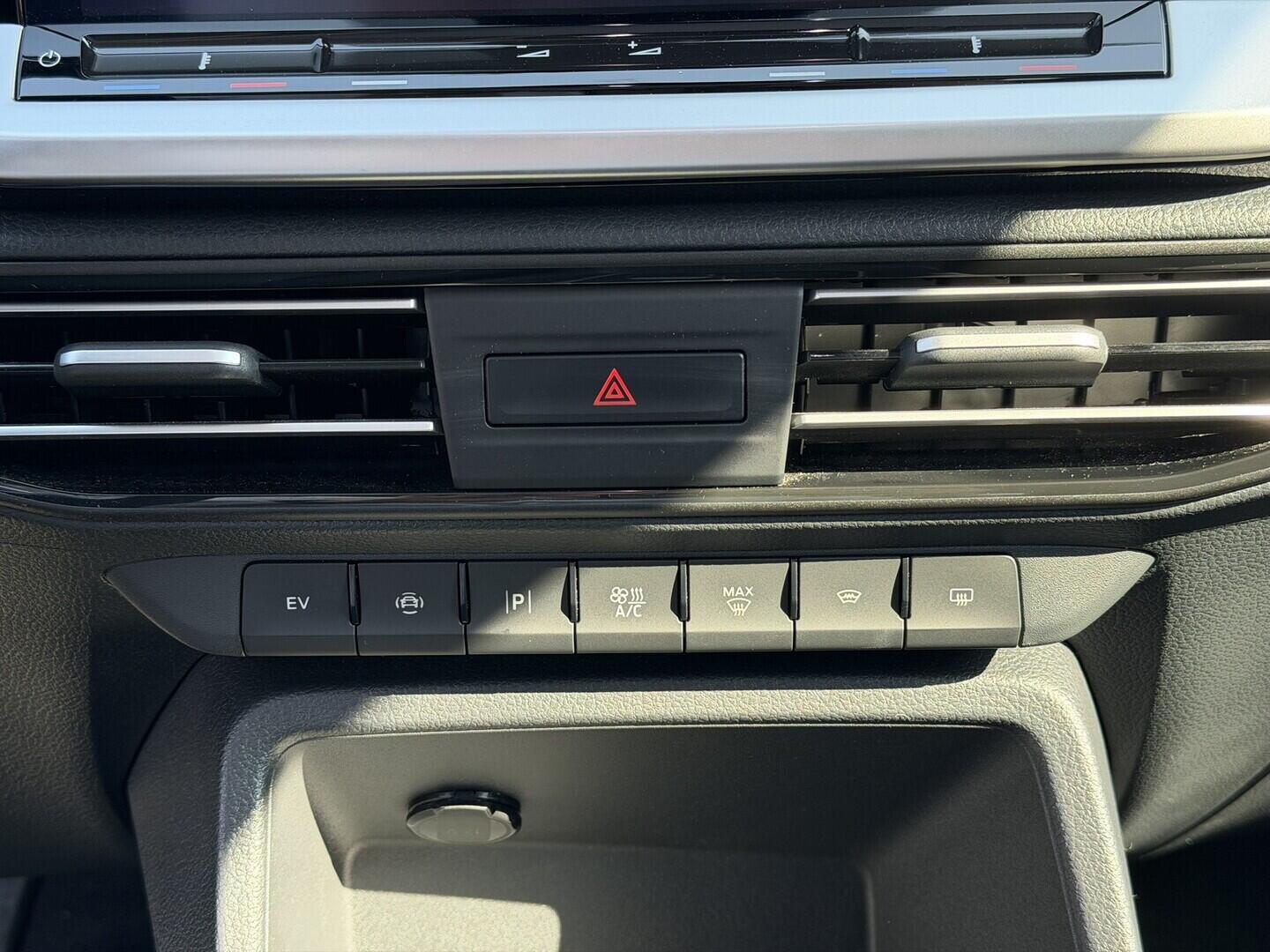 OG51001510_32.webp_Tourneo Connect V761 Grand Tourneo 1,5 EcoBoost 110 kW