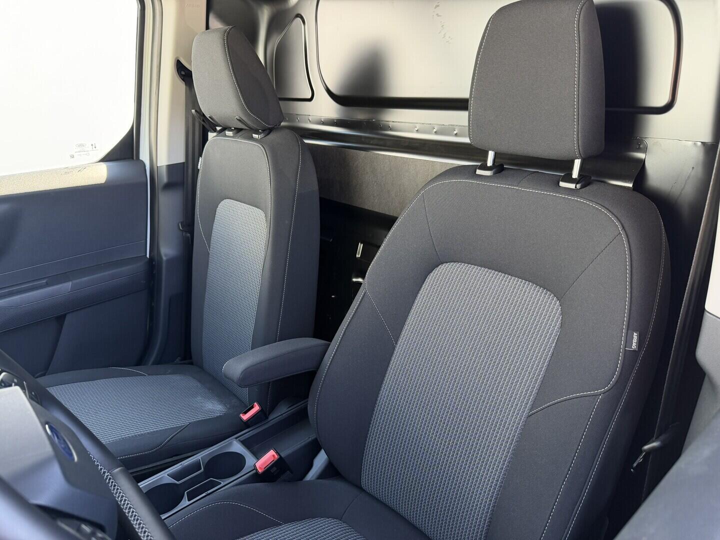 OG51001751_19.webp_Transit Courier V769 Van 43 kWh,0 Elektromotor 100 kW