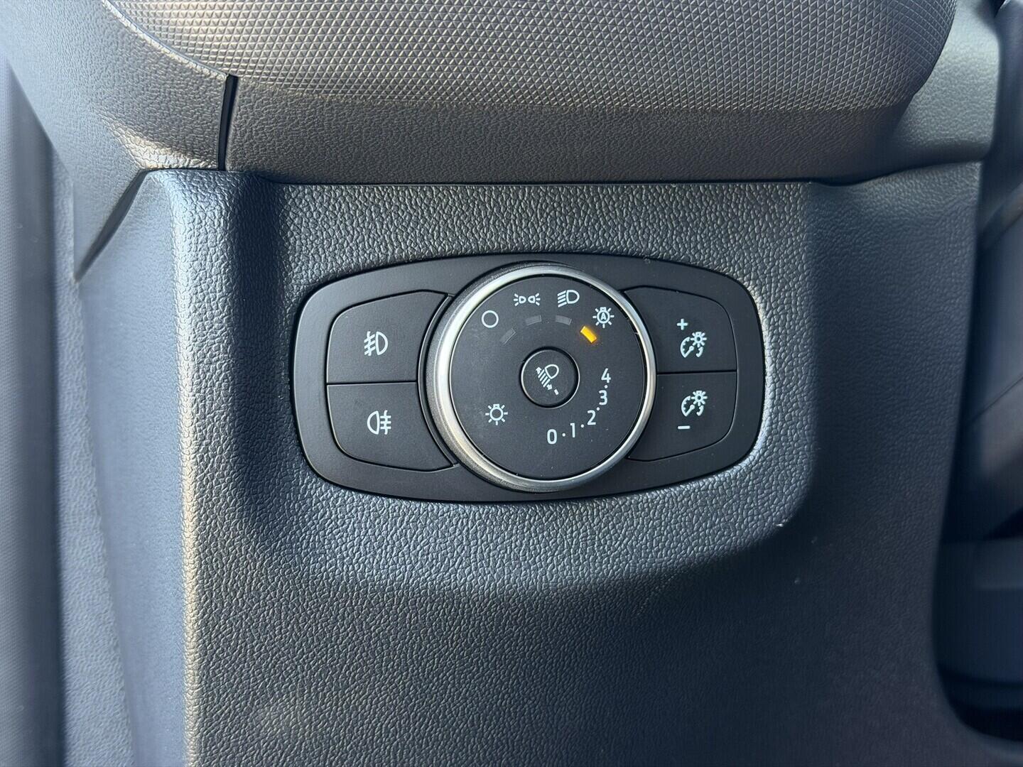 OG51001751_22.webp_Transit Courier V769 Van 43 kWh,0 Elektromotor 100 kW