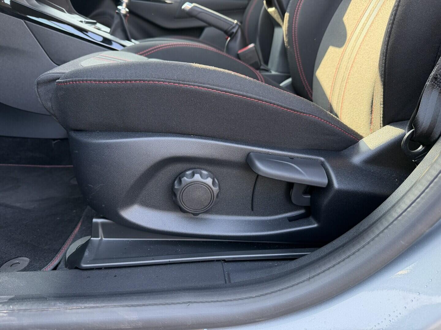 OG51001784_23.webp_Puma ST-LINE 1,0 EcoBoost Hybrid (mHEV) 92 kW