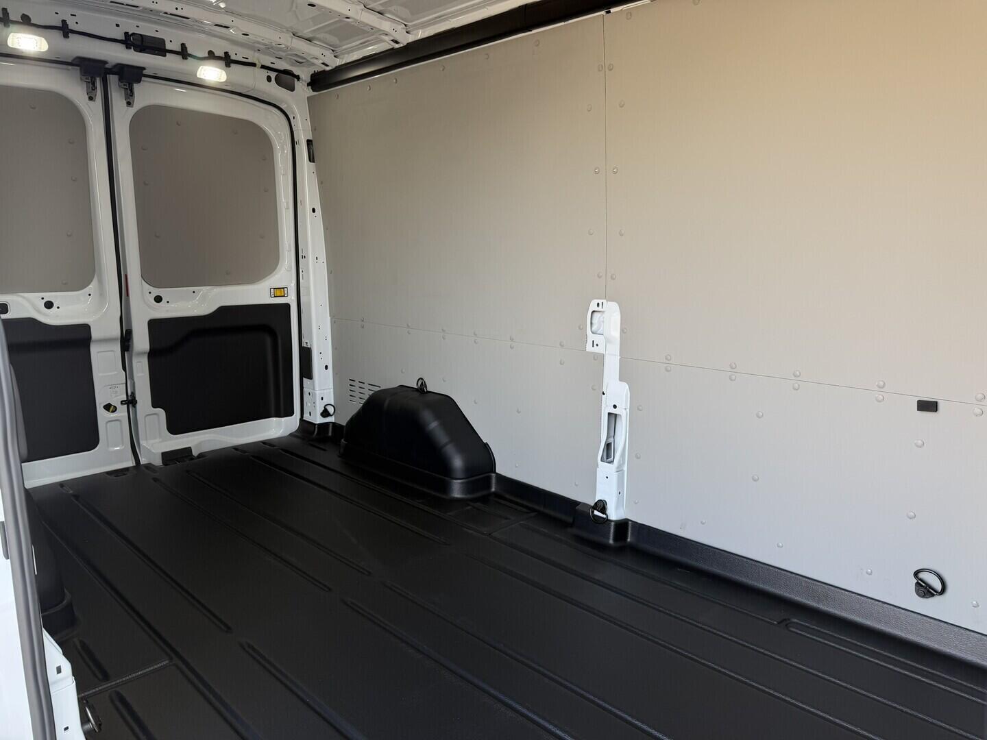 OG51001993_15.webp_Transit Van V363 ICA3 Van 2,0 EcoBlue 96 kW