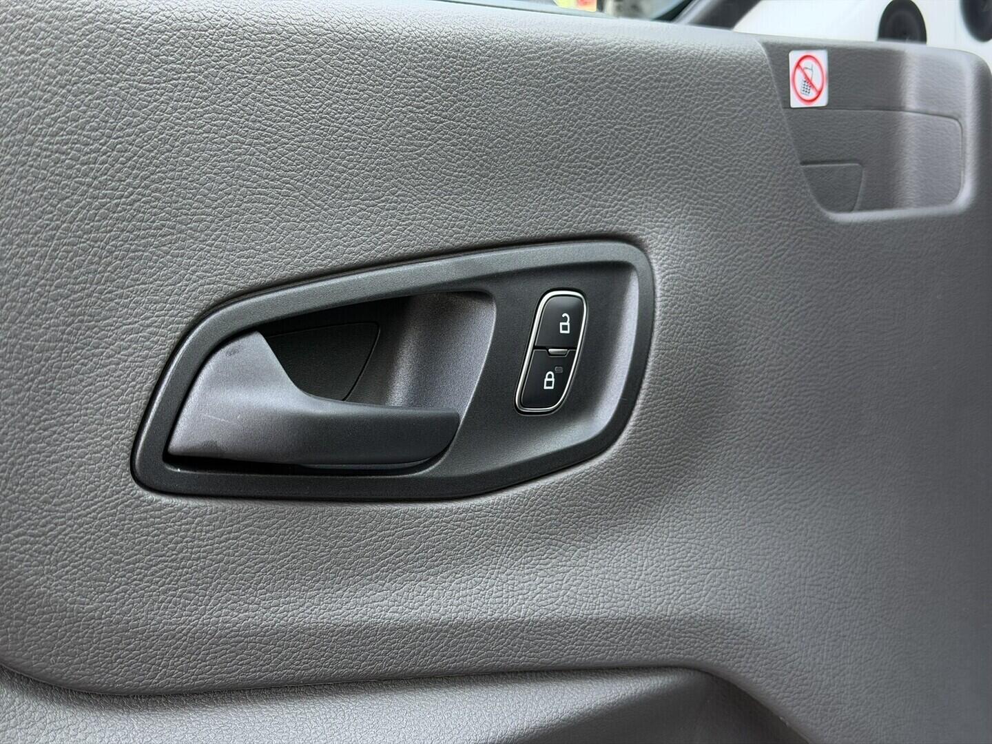 OG51001993_25.webp_Transit Van V363 ICA3 Van 2,0 EcoBlue 96 kW