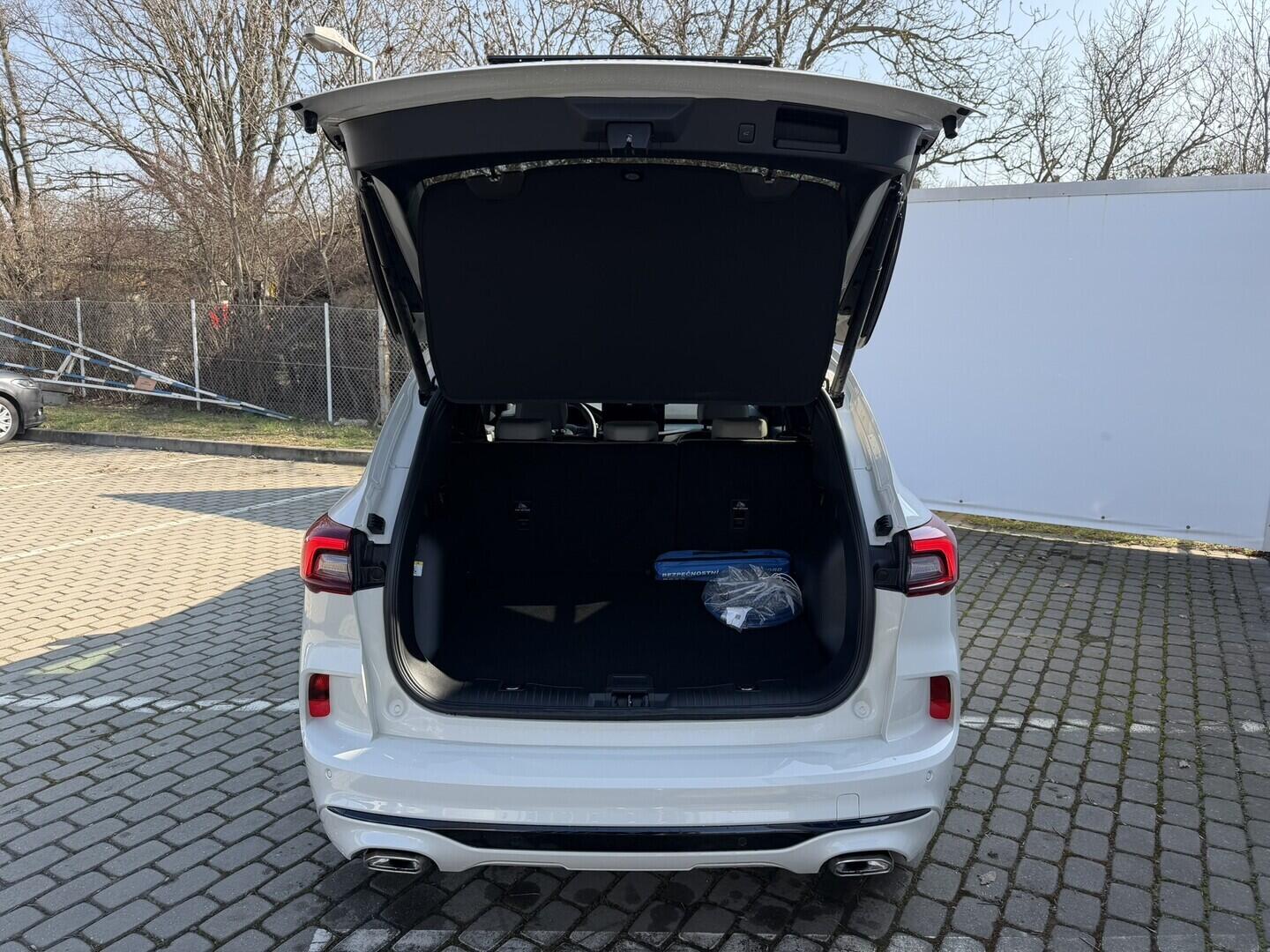 OG51002022_17.webp_Kuga Sound Edition 2,5 Duratec Hybrid (PHEV) 178 kW