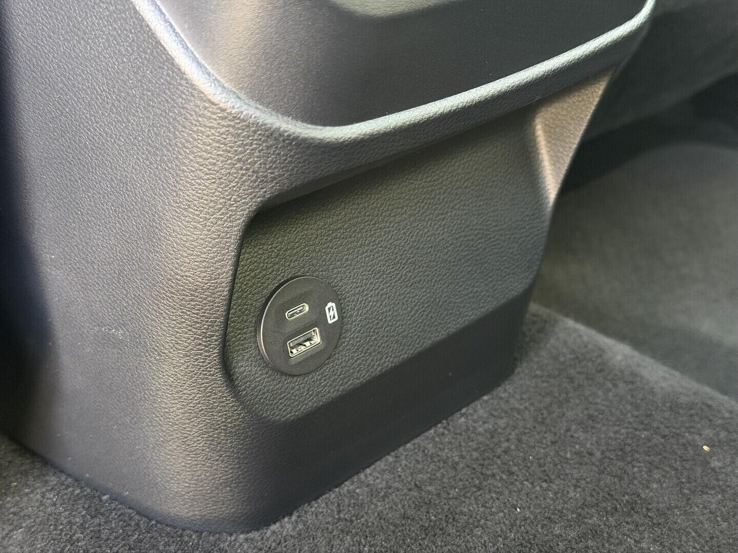 OG51002228_23.webp_Ranger Double Cab 3,0 EcoBlue V6 176 kW