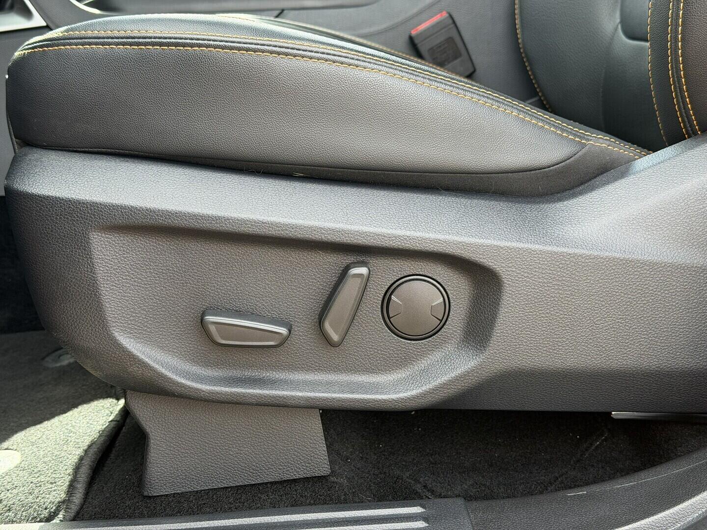 OG51002228_25.webp_Ranger Double Cab 3,0 EcoBlue V6 176 kW