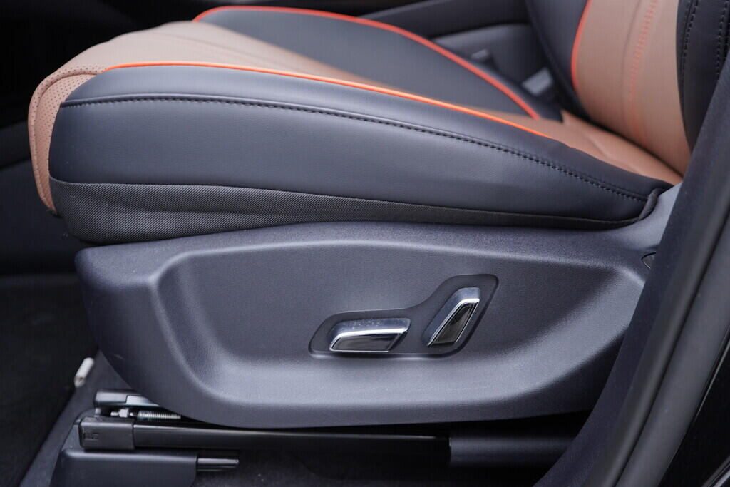 OH08300031_21.webp_SEAL U DMi Design plug-in hybrid 238 kW