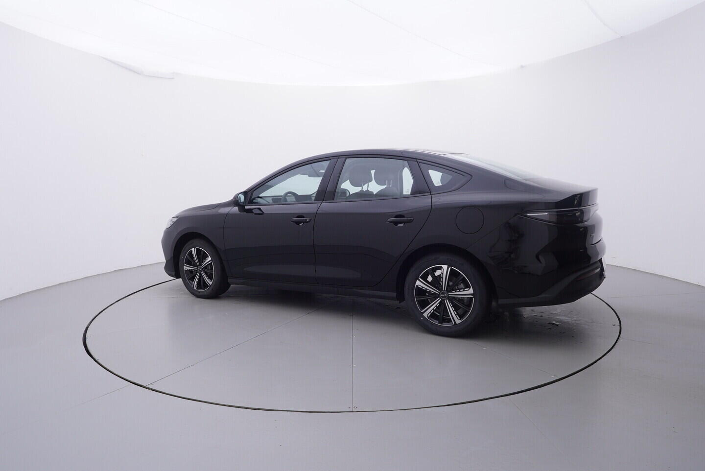 OH08300145_12.webp_SEAL 5 DM-i Design plug-in hybrid 156 kW