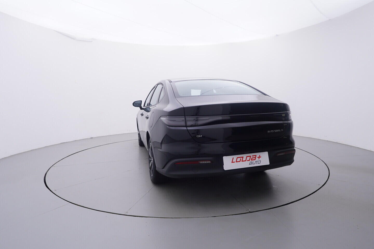 OH08300145_13.webp_SEAL 5 DM-i Design plug-in hybrid 156 kW