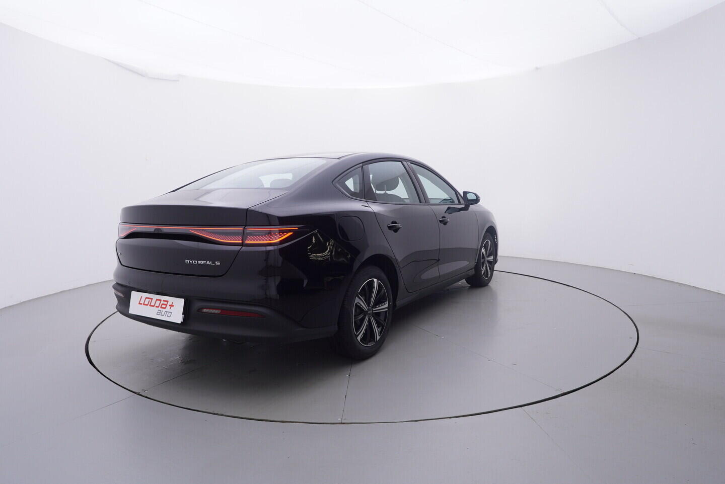 OH08300145_14.webp_SEAL 5 DM-i Design plug-in hybrid 156 kW