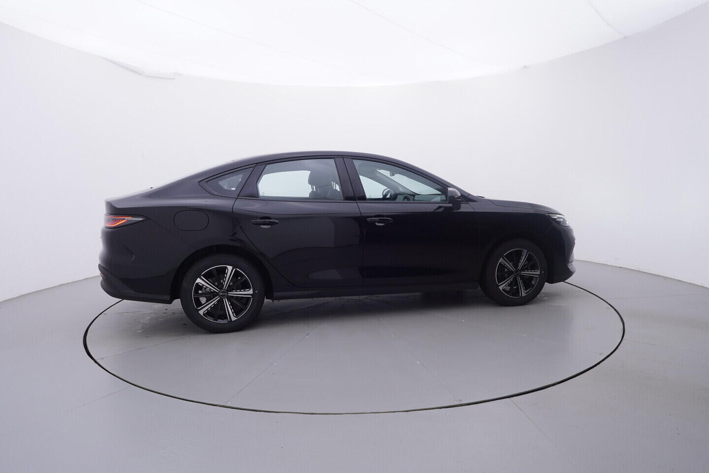 OH08300145_15.webp_SEAL 5 DM-i Design plug-in hybrid 156 kW